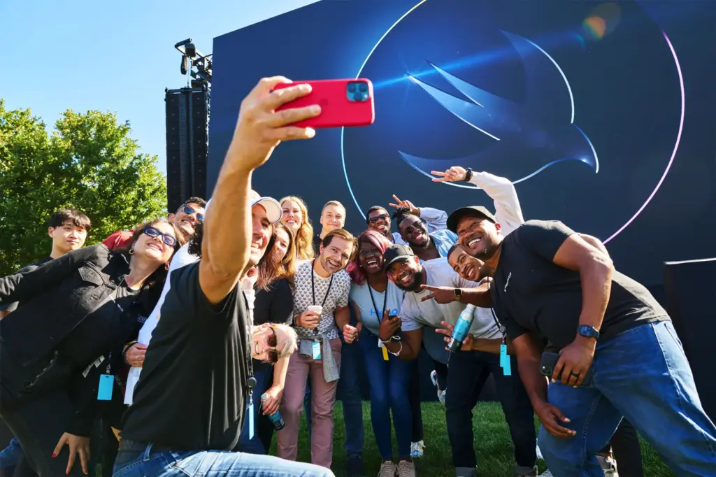 Apple WWDC22 developers group selfie Apple Park 220606 Apple WWDC22 developers group selfie Apple Park 220606
