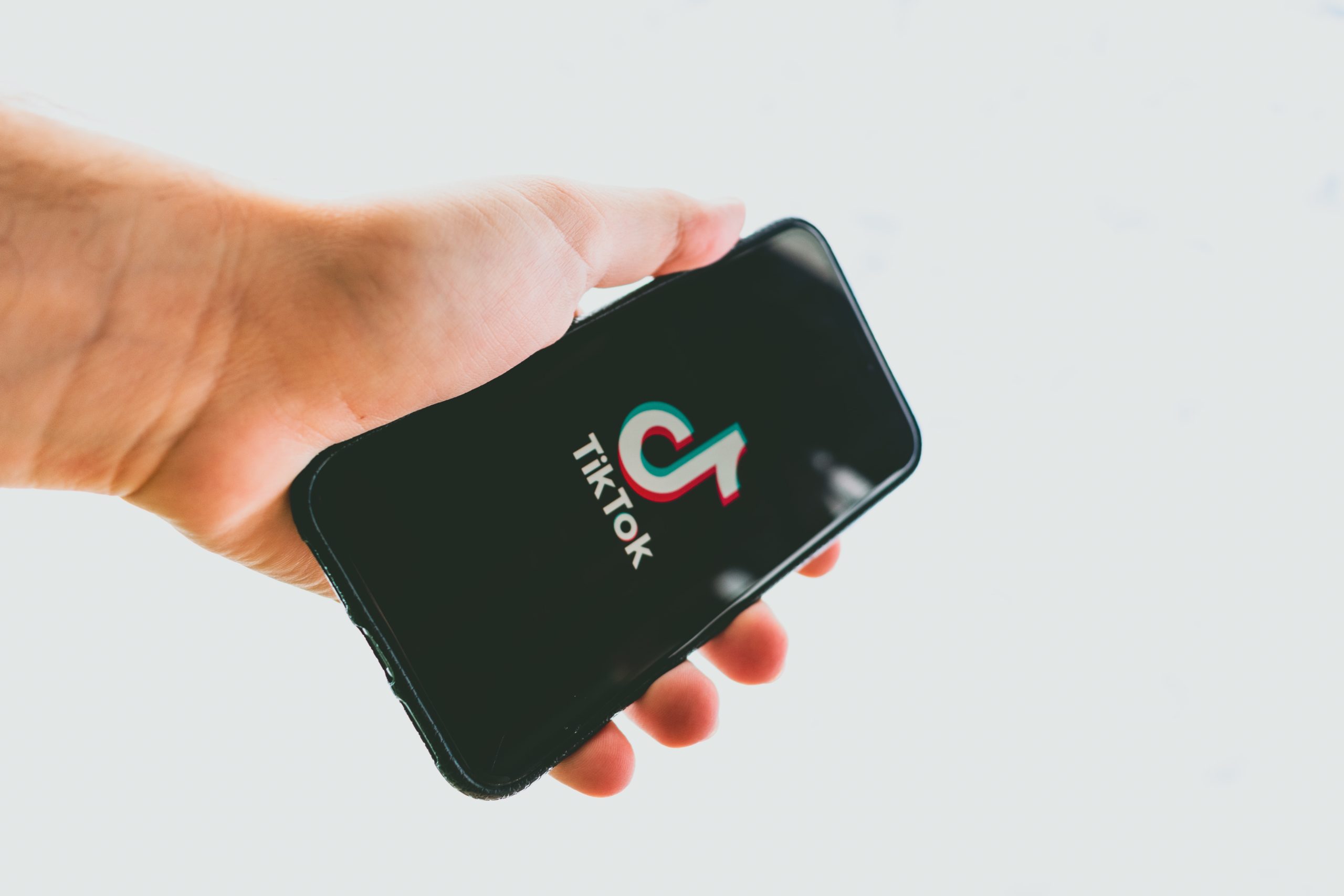 TikTok a fuoco incrociato: da una parte Microsoft e dall’altra Trump