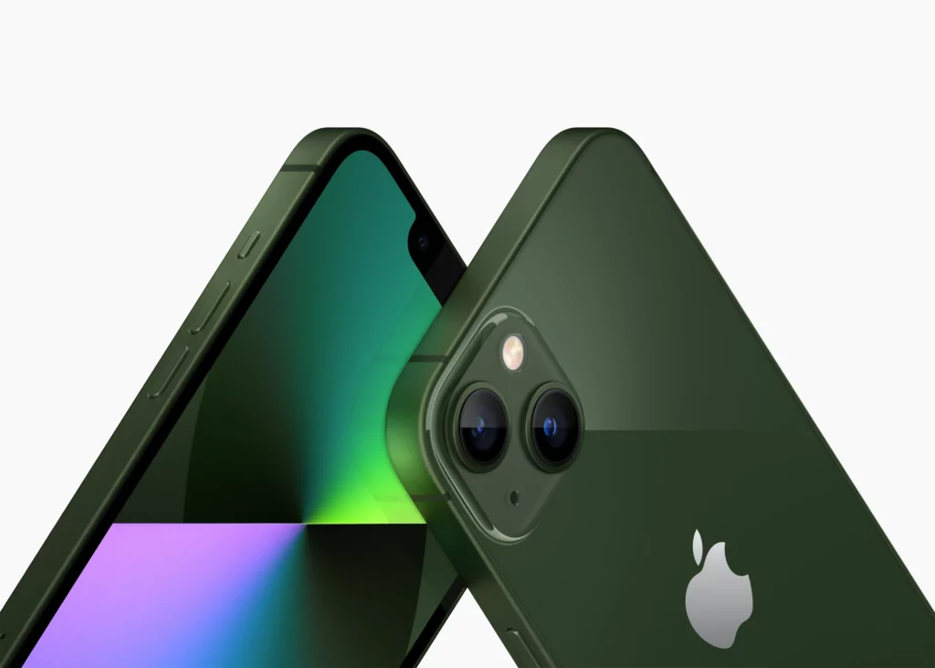 Apple iPhone13 green hero 2up 220308 Apple iPhone13 green hero 2up 220308